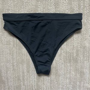 Billabong onyx wave high waist bikini bottom. Size medium. Color black.